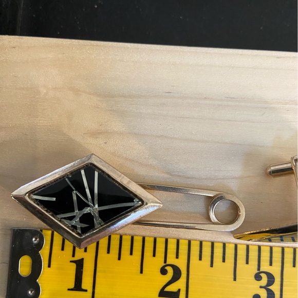 Vintage Cuff Links/Matching Loop Tie Pin/Extra Tie Pin Included - Picture 4 of 8